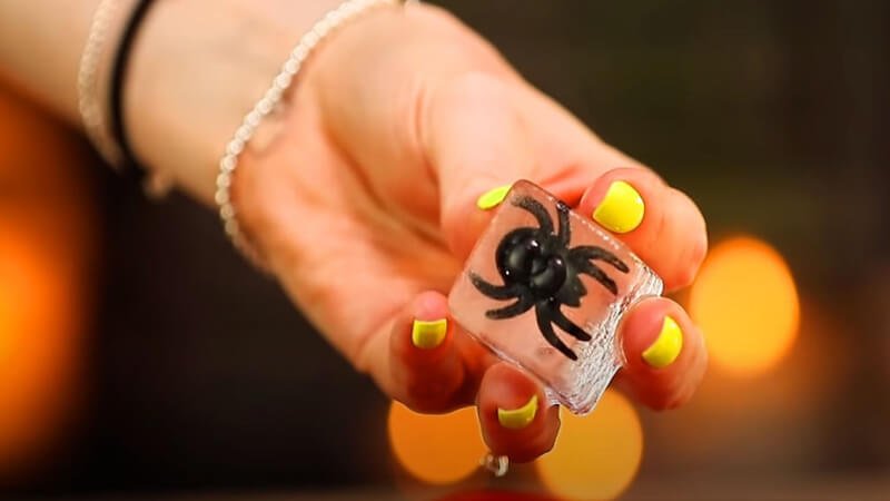 3 Ways to Make Glowing Halloween Drinks Safely, Without Chemicals - Celidior