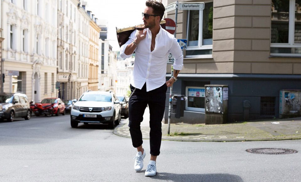 Instructions on how to coordinate outfits with sneakers for men