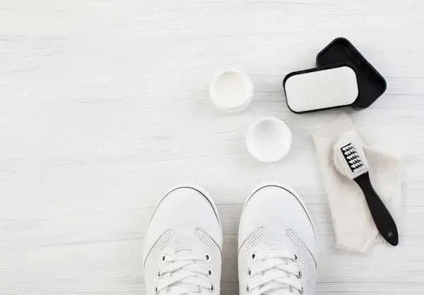 INSTRUCTIONS ON HOW TO WASH WHITE SHOES FOR 3 COMMON MATERIALS - Celidior