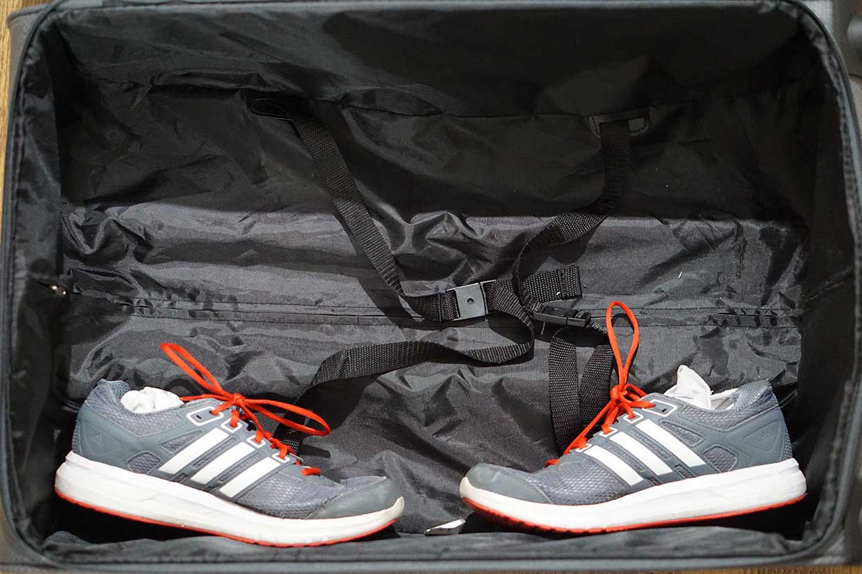 Pocket 4 ways to pack shoes in luggage to bring "around the world" - Celidior