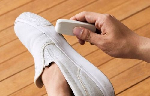 WASHING WHITE SPORTS SHOES IN JUST 1 MINUTE SHOULD NOT BE MISSED