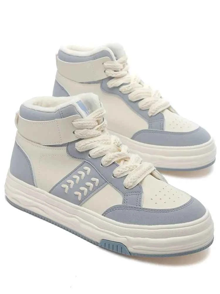 Pamela Sneakers: Step into Style - Celidior