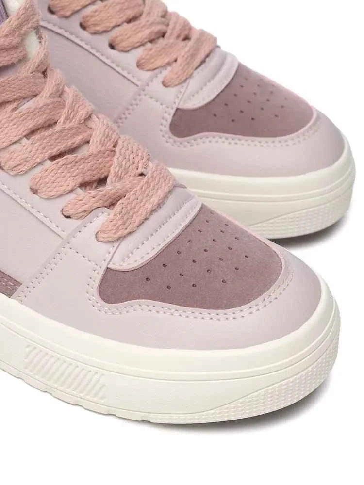 Pamela Sneakers: Step into Style - Celidior