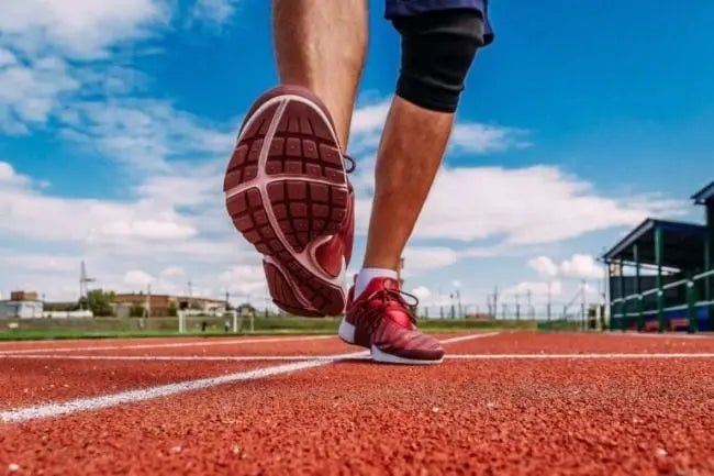 Notes when cleaning men's running shoes to keep them durable and beautiful for the longest time - Celidior