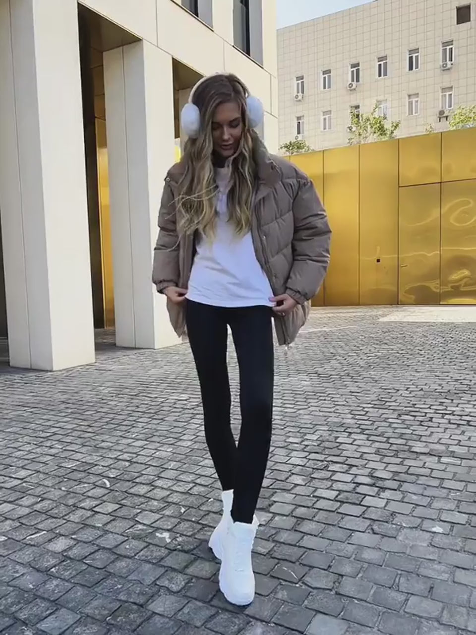 Women's Priscilla.mp4